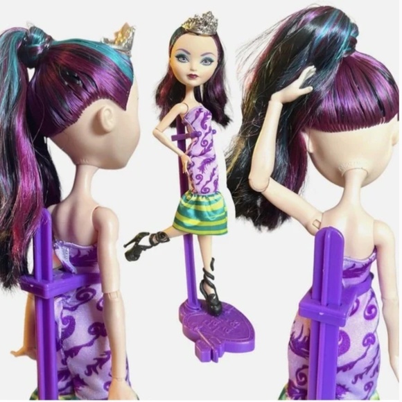 Ever After High Way Too Wonderland Raven Queen doll - accessories- stand - Picture 2 of 2